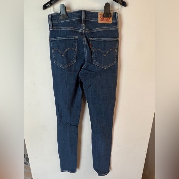 LEVI’S Women’s Dark Wash Distressed 721 High Rise Skinny Jeans Size 26 - Picture 2 of 5